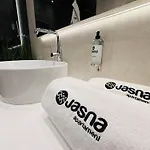 Jasna & 4*